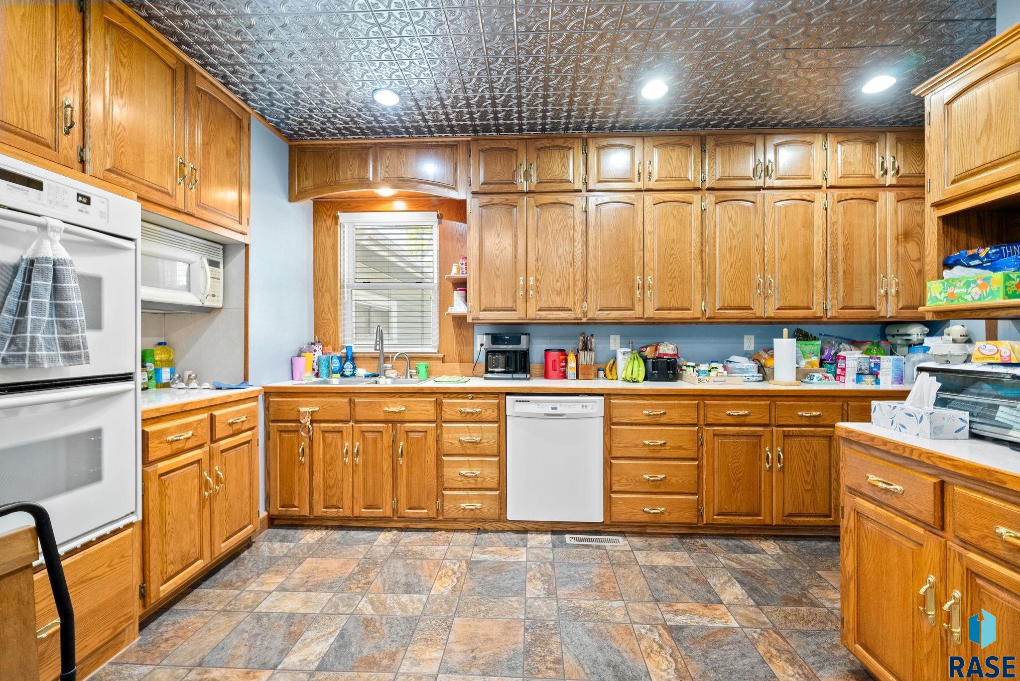 Single Family Residence in Luverne MN 1013 N Blue Mound Ave Avenue 9.jpg