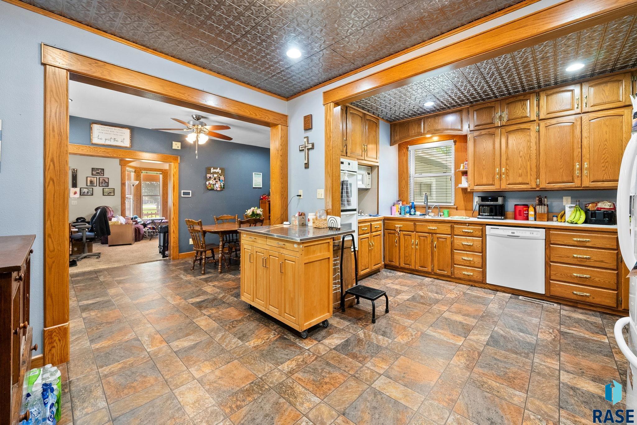 Single Family Residence in Luverne MN 1013 N Blue Mound Ave Avenue 12.jpg