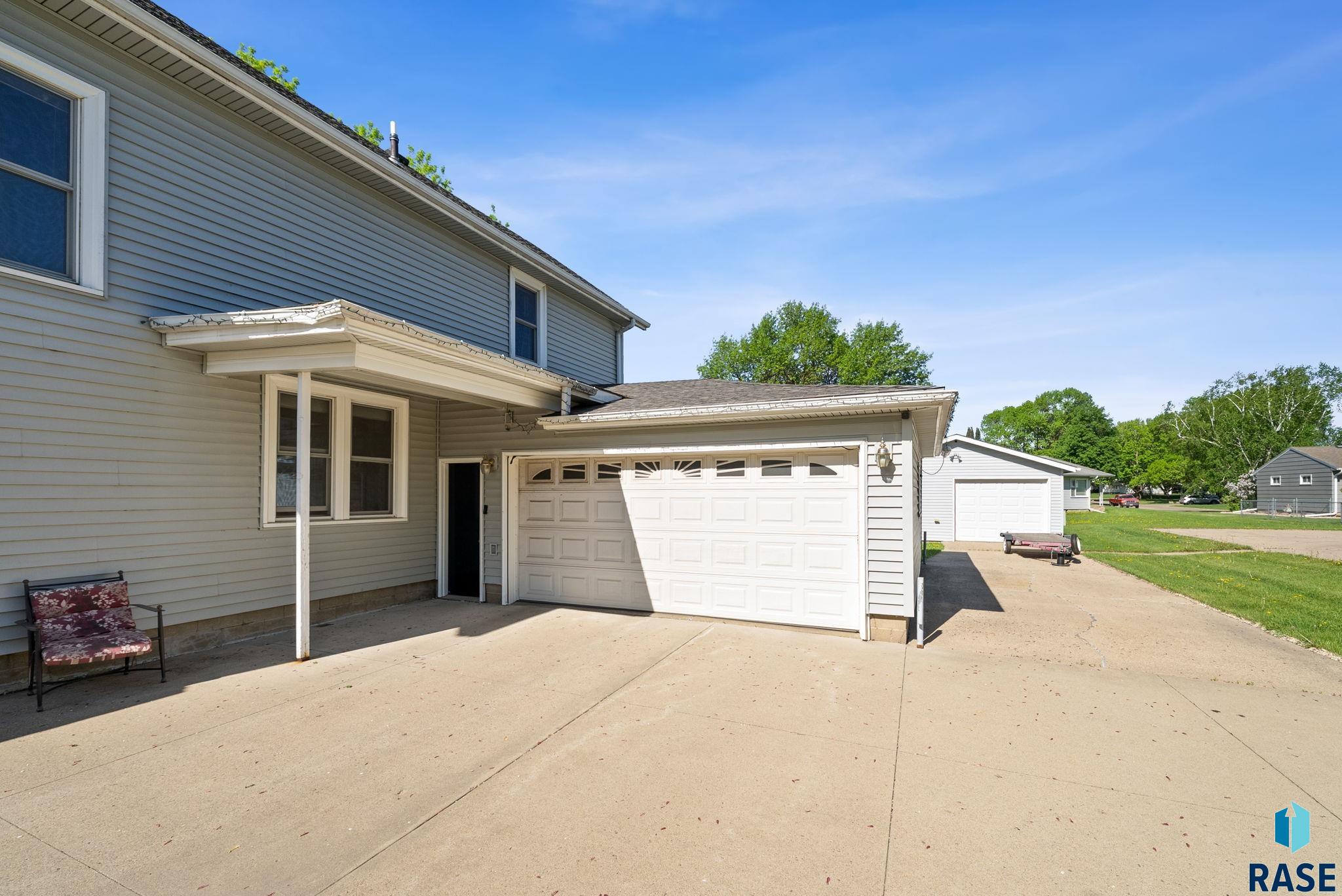 Single Family Residence in Luverne MN 1013 N Blue Mound Ave Avenue 39.jpg