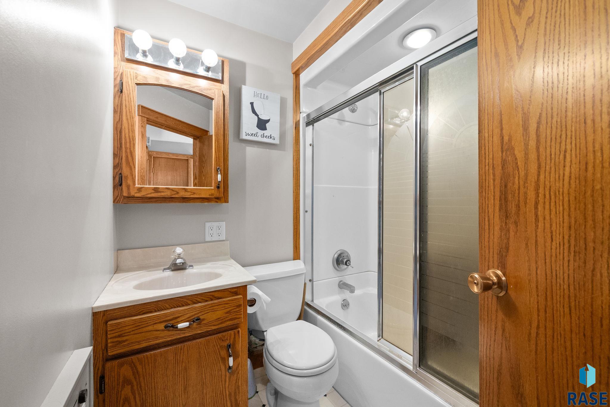 Single Family Residence in Luverne MN 1013 N Blue Mound Ave Avenue 29.jpg