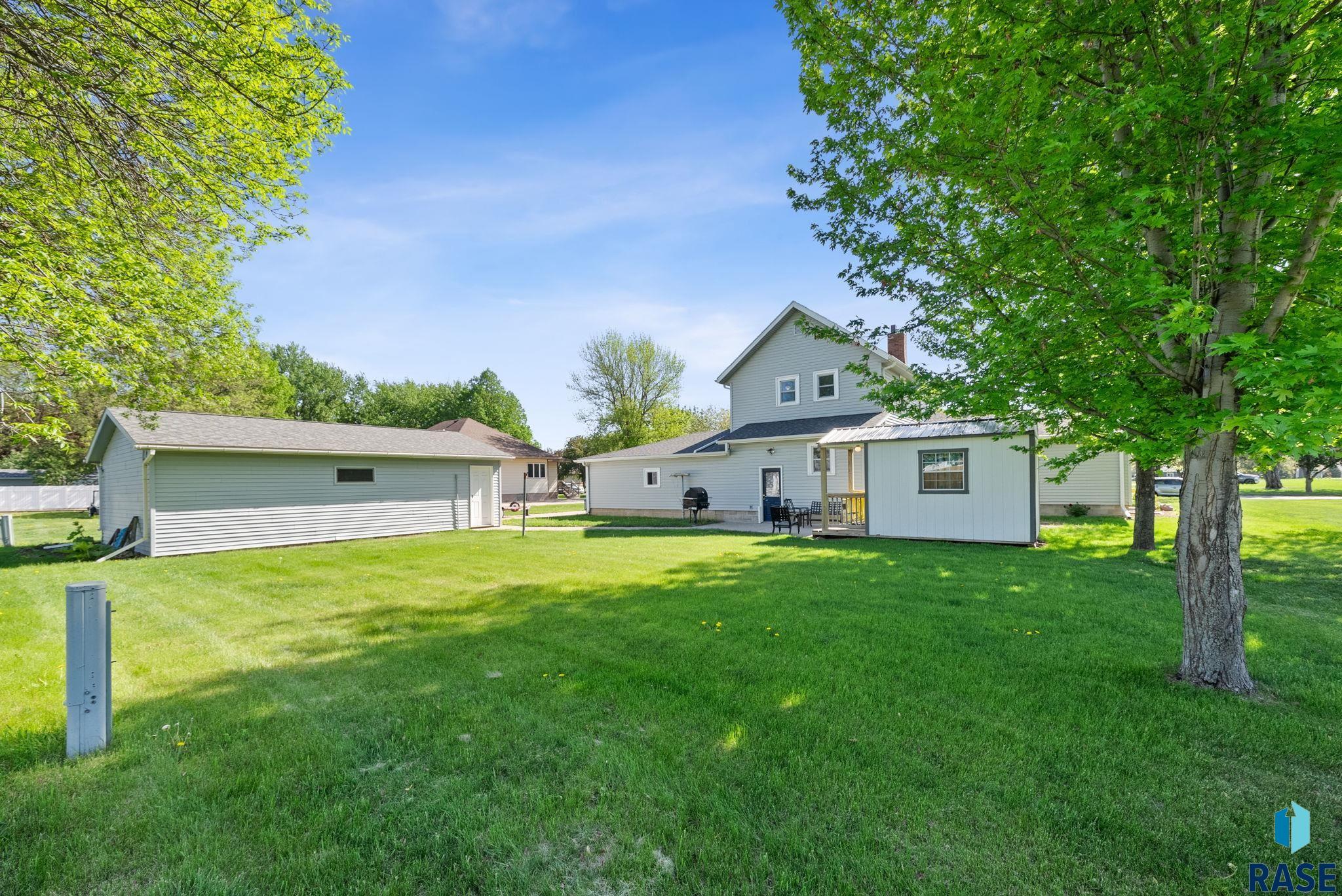 Single Family Residence in Luverne MN 1013 N Blue Mound Ave Avenue 47.jpg