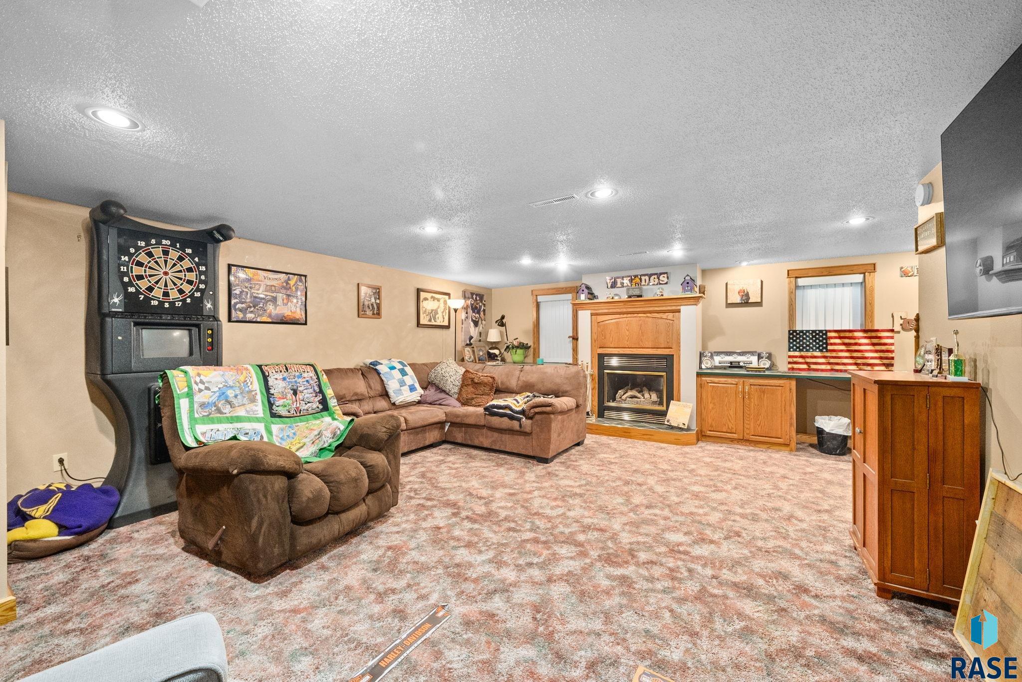 Single Family Residence in Luverne MN 1013 N Blue Mound Ave Avenue 2.jpg