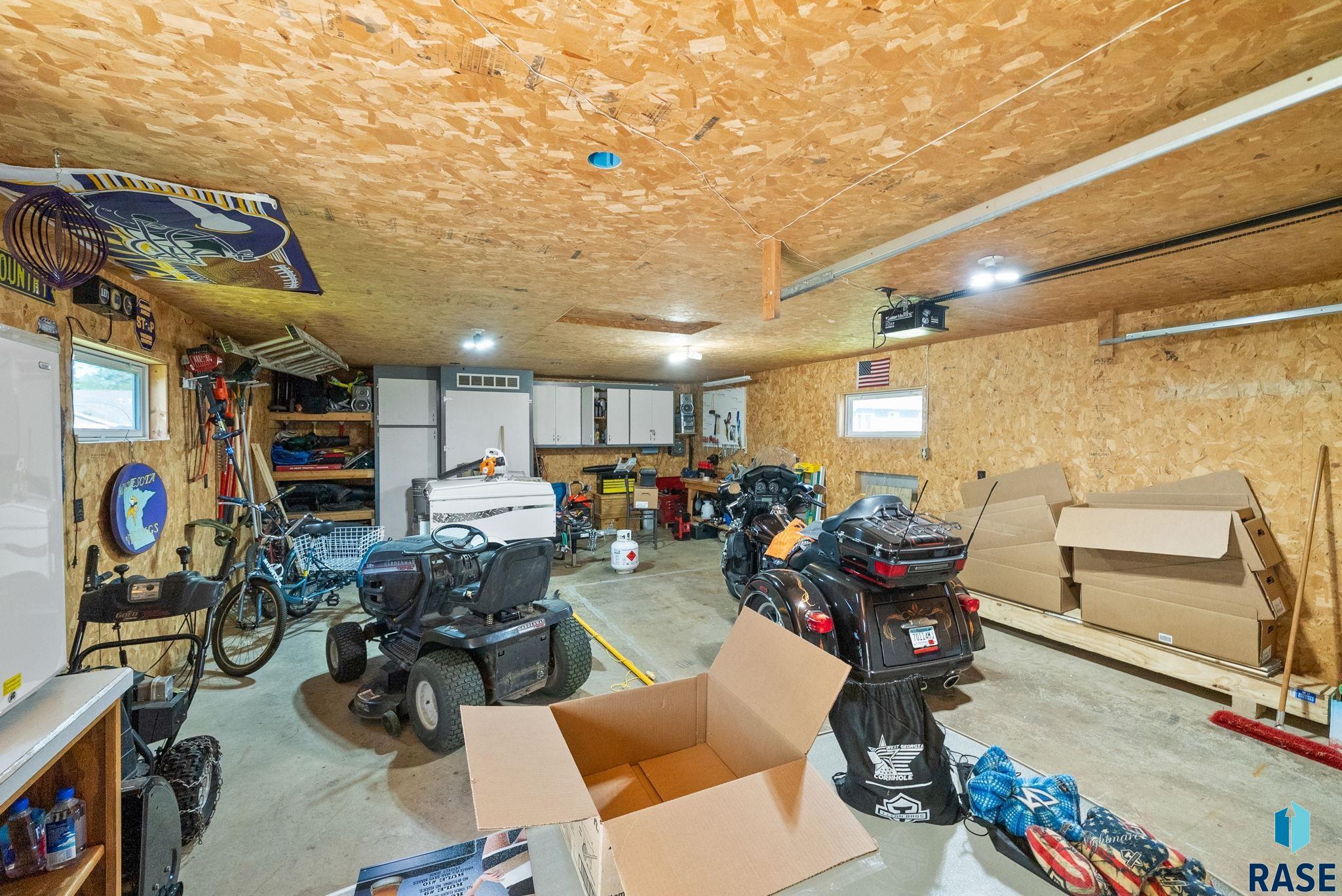 Single Family Residence in Luverne MN 1013 N Blue Mound Ave Avenue 42.jpg