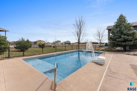 Single Family Residence in Sioux Falls SD 8208 S Spice Hill Cir Circle.jpg