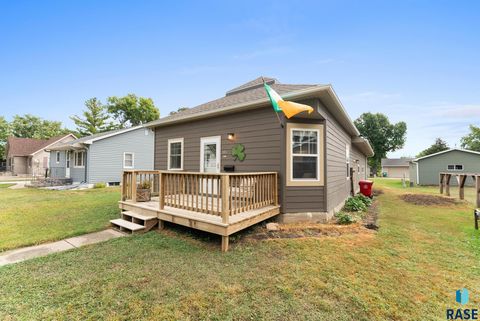 Single Family Residence in Beresford SD 104 5th St N Street.jpg