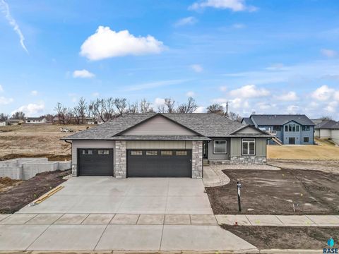Single Family Residence in Sioux Falls SD 2205 S Red Oak Ave Avenue.jpg