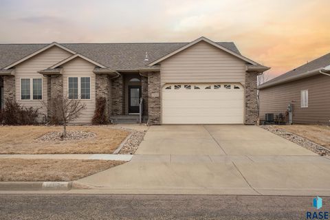 Townhouse in Sioux Falls SD 7408 W 58th St Street.jpg