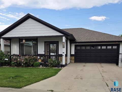 Single Family Residence in Brandon SD 305 S Spring Pl Place.jpg