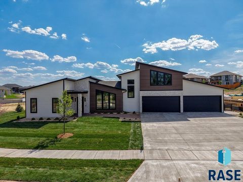 Single Family Residence in Sioux Falls SD 1013 N Scots Pine Dr Drive.jpg