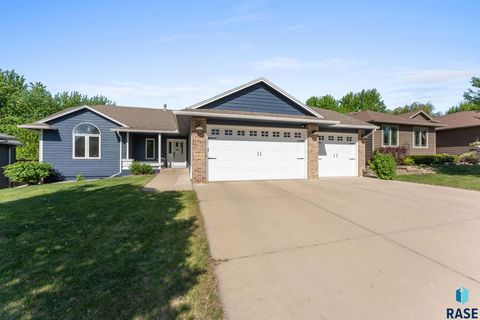 Single Family Residence in Sioux Falls SD 4201 S Pillsberry Ave Avenue.jpg