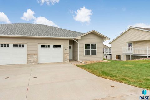 Townhouse in Sioux Falls SD 815 N Marquette Pl Place.jpg
