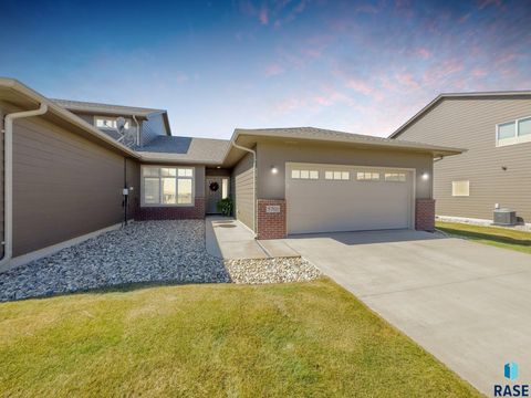 Townhouse in Sioux Falls SD 5701 S Yarrow Trl Trail.jpg