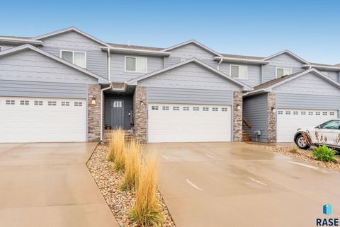 Townhouse in Sioux Falls SD 4243 N Knob Hill Ct Court.jpg
