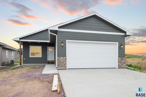 Single Family Residence in Sioux Falls SD 6100 N Seubert Ave Avenue.jpg