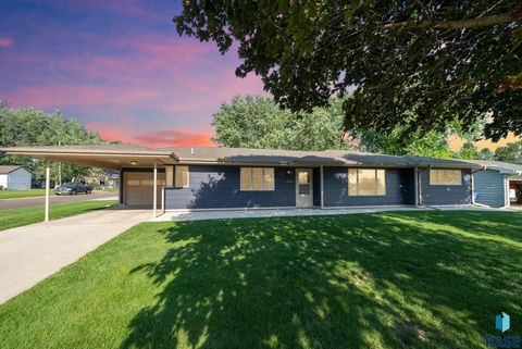 Single Family Residence in Hills MN 501 S Josephine Ave Avenue.jpg