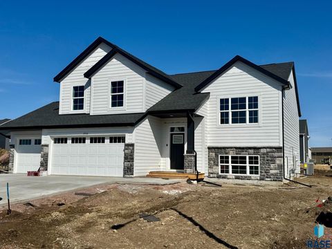 Single Family Residence in Sioux Falls SD 5936 S Coneflower Ave Avenue.jpg