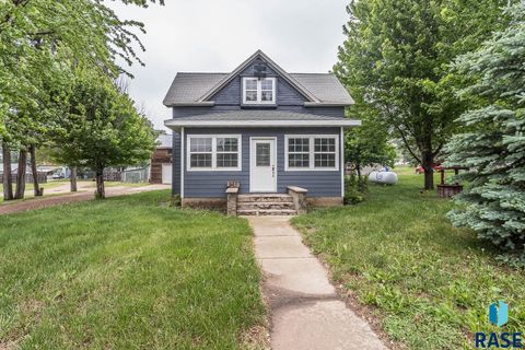 Single Family Residence in Irene SD 136 E Main St Street.jpg