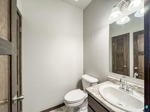 Townhouse in Sioux Falls SD 2571 E Meadowside Pl Place 4.jpg