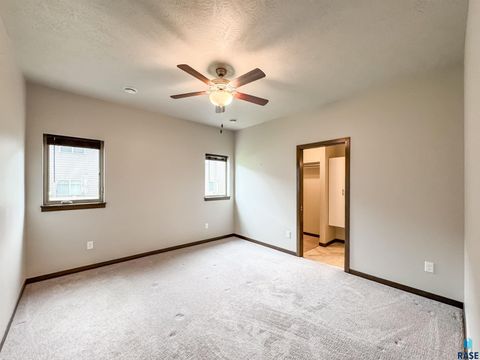 Townhouse in Sioux Falls SD 2571 E Meadowside Pl Place 14.jpg