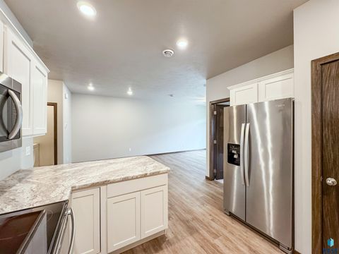 Townhouse in Sioux Falls SD 2571 E Meadowside Pl Place 8.jpg