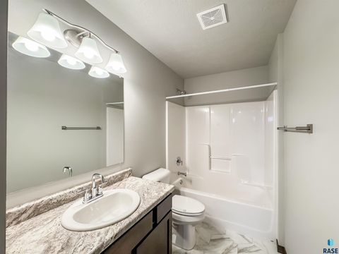 Townhouse in Sioux Falls SD 2571 E Meadowside Pl Place 29.jpg