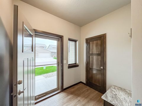 Townhouse in Sioux Falls SD 2571 E Meadowside Pl Place 2.jpg