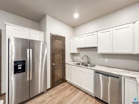 Townhouse in Sioux Falls SD 2571 E Meadowside Pl Place 7.jpg