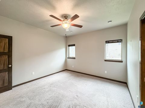 Townhouse in Sioux Falls SD 2571 E Meadowside Pl Place 15.jpg