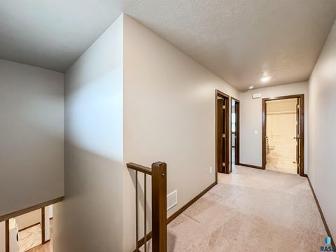 Townhouse in Sioux Falls SD 2571 E Meadowside Pl Place 23.jpg