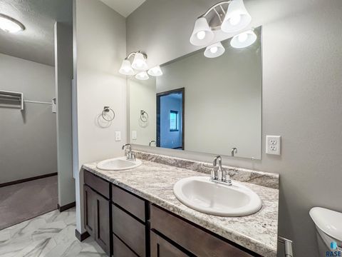 Townhouse in Sioux Falls SD 2571 E Meadowside Pl Place 19.jpg