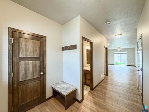 Townhouse in Sioux Falls SD 2571 E Meadowside Pl Place 3.jpg