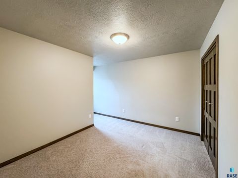 Townhouse in Sioux Falls SD 2571 E Meadowside Pl Place 24.jpg