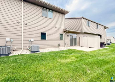 Townhouse in Sioux Falls SD 2571 E Meadowside Pl Place 30.jpg