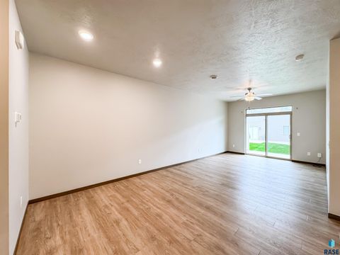 Townhouse in Sioux Falls SD 2571 E Meadowside Pl Place 12.jpg