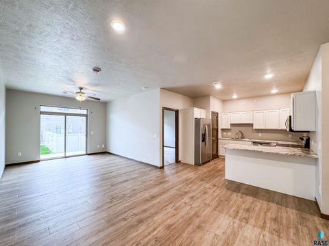 Townhouse in Sioux Falls SD 2571 E Meadowside Pl Place 13.jpg