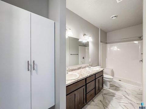 Townhouse in Sioux Falls SD 2571 E Meadowside Pl Place 18.jpg