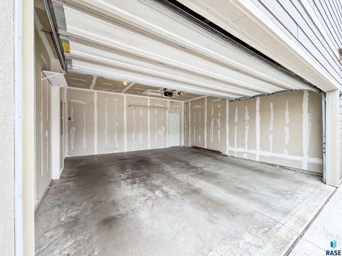 Townhouse in Sioux Falls SD 2571 E Meadowside Pl Place 33.jpg