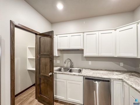 Townhouse in Sioux Falls SD 2571 E Meadowside Pl Place 9.jpg