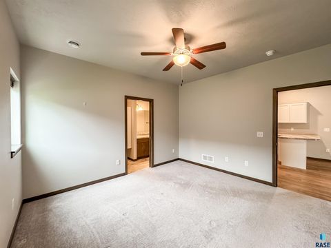 Townhouse in Sioux Falls SD 2571 E Meadowside Pl Place 16.jpg