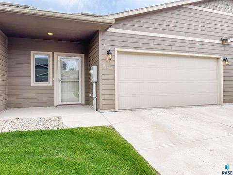 Townhouse in Sioux Falls SD 2571 E Meadowside Pl Place.jpg