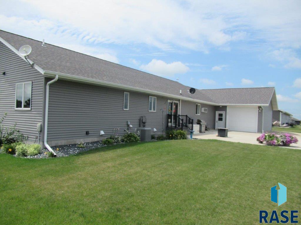 Single Family Residence in Edgerton MN 510 Hillcrest St Street 23.jpg