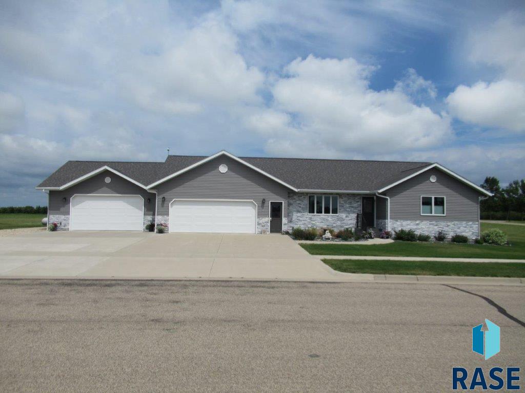 Single Family Residence in Edgerton MN 510 Hillcrest St Street 0.jpg