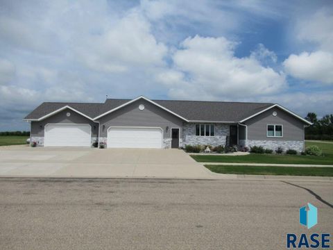 Single Family Residence in Edgerton MN 510 Hillcrest St Street.jpg