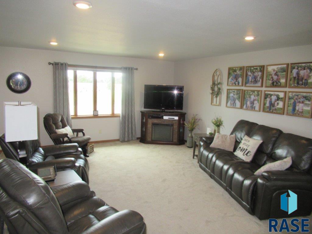 Single Family Residence in Edgerton MN 510 Hillcrest St Street 1.jpg