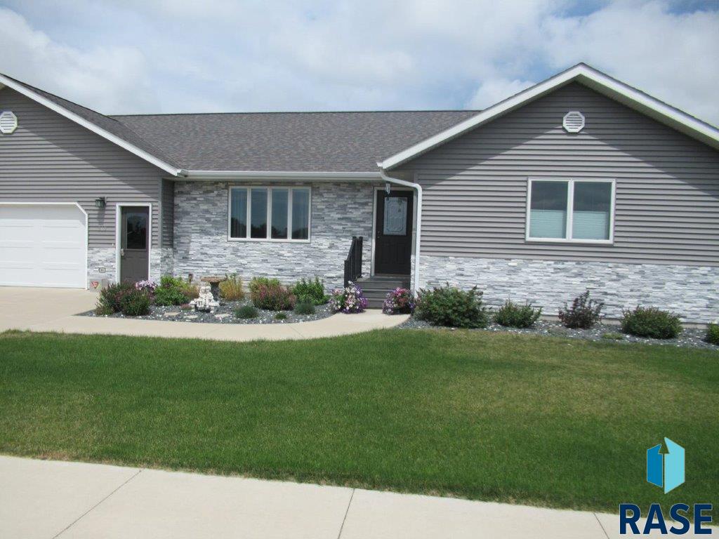 Single Family Residence in Edgerton MN 510 Hillcrest St Street 22.jpg
