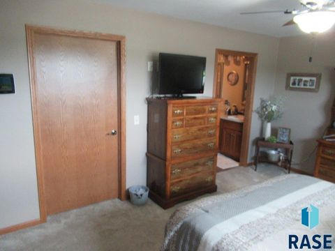 Single Family Residence in Edgerton MN 510 Hillcrest St Street 4.jpg