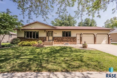 Single Family Residence in Luverne MN 217 E Barck Ave Avenue.jpg