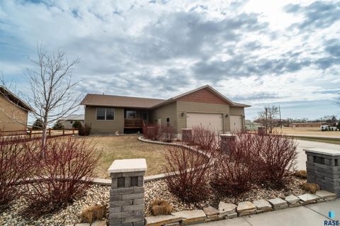 Single Family Residence in Canistota SD 101 E Main St Street.jpg