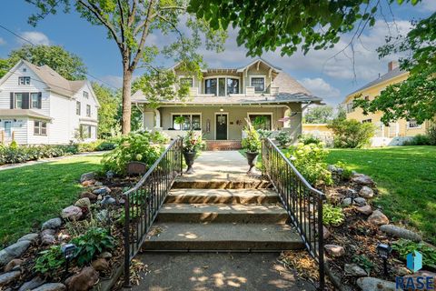 Single Family Residence in Canton SD 416 E 2nd St Street.jpg