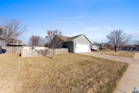 Single Family Residence in Sioux Falls SD 4601 S Key Ave Avenue 2.jpg